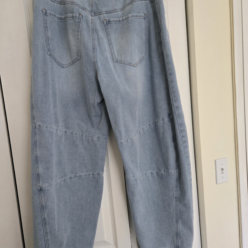 BCBG Blue Boyfriend Jeans with Classic Wash - Picture 4 of 13